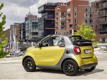 Объявлены рублевые цены на новый smart fortwo cabrio